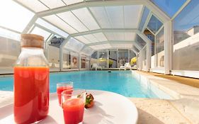 733 Costa Cabral Metro Residence